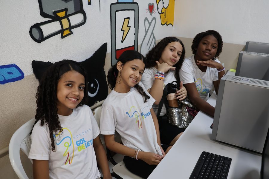 Jovens em atividade no Caju Esporte e Educação