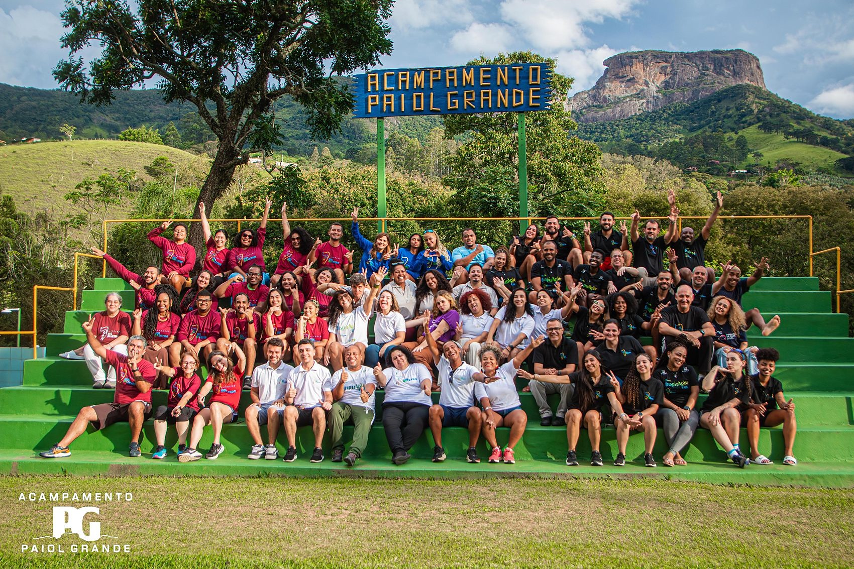 Equipe da Fundação Gol de Letra reunida no Acampamento Paiol Grande