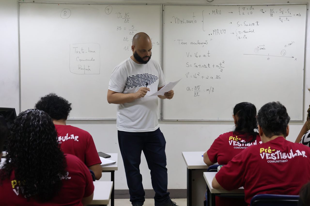 Acesso à universidade — curso pré-vestibular comunitário