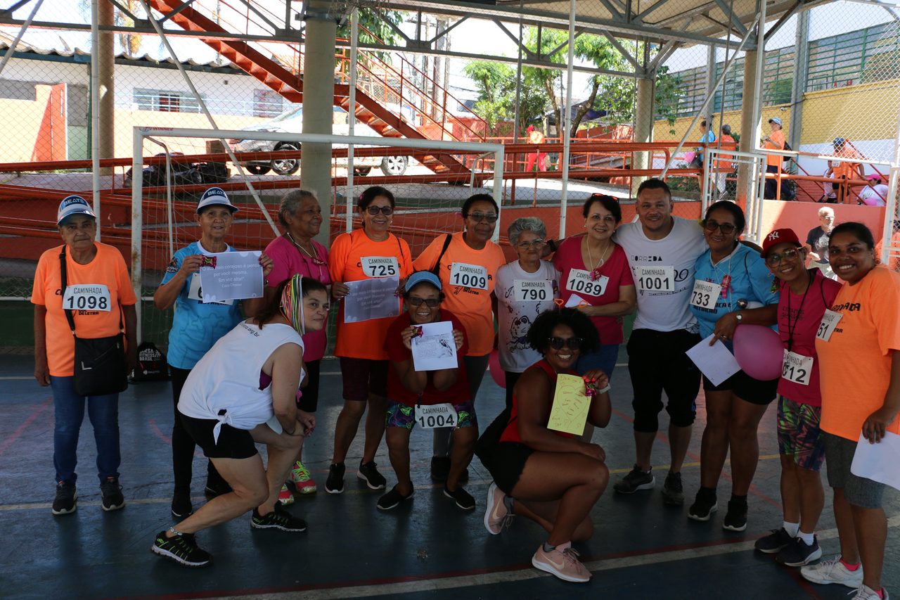 Participantes de todas as idades no Lazer na Vila Albertina