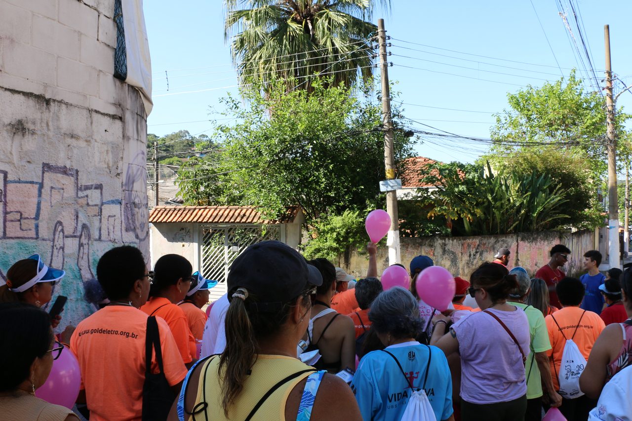 Caminhada comunitária do Projeto Lazer na Vila Albertina