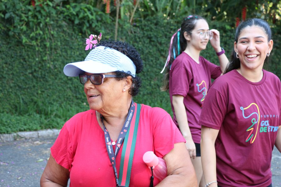 Comunidade reunida no Lazer na Vila Albertina
