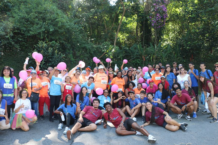 Grupo de participantes do Lazer na Vila Albertina