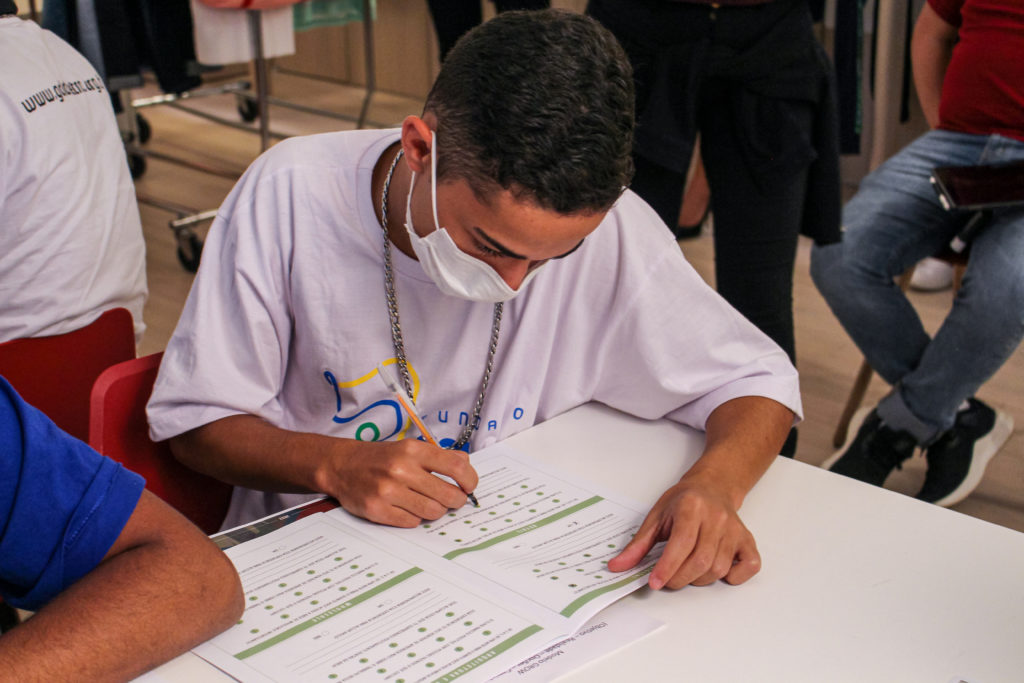 Jovens da Gol de Letra inauguram programa de mentoria da Lacoste no Brasil