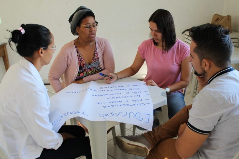 Formação de professores e lideranças através da disseminação