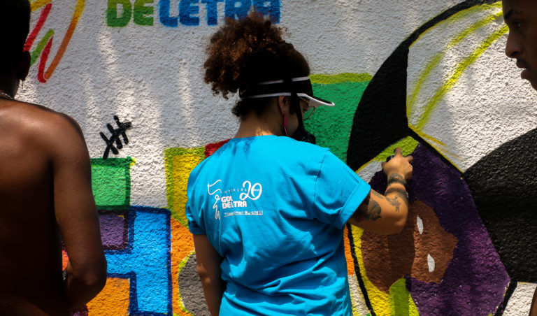 Fundação Gol de Letra busca Educadora de Graffiti