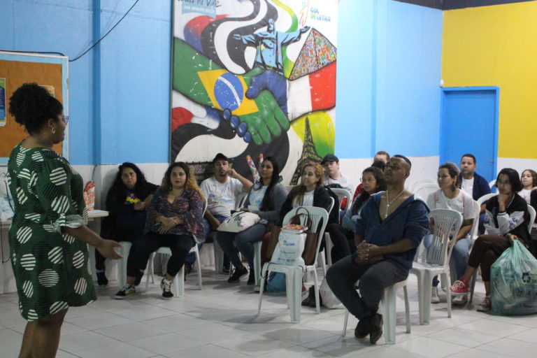 "Oportunidades em Ação" orienta jovens do Caju sobre empregabilidade