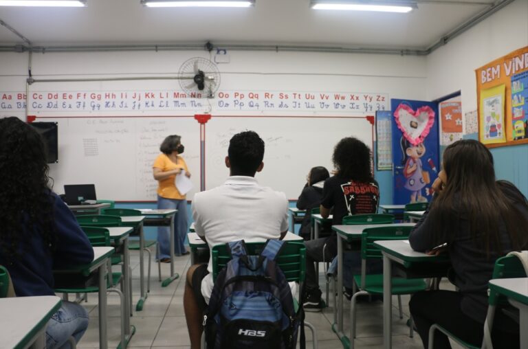 Gol de Letra busca Professor de Inglês - Pré-ENEM