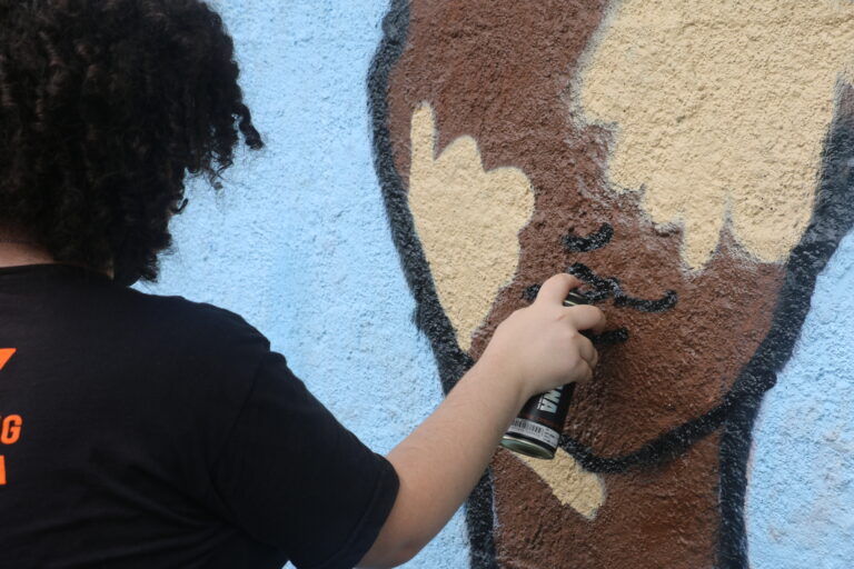 Fundação Gol de Letra busca Educadora de Graffiti
